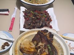 -老码头黑皮肘子锅包肉(赣水路店)