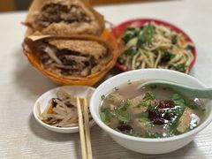 -洪峰浩老北京烧饼夹肉(角门路店)