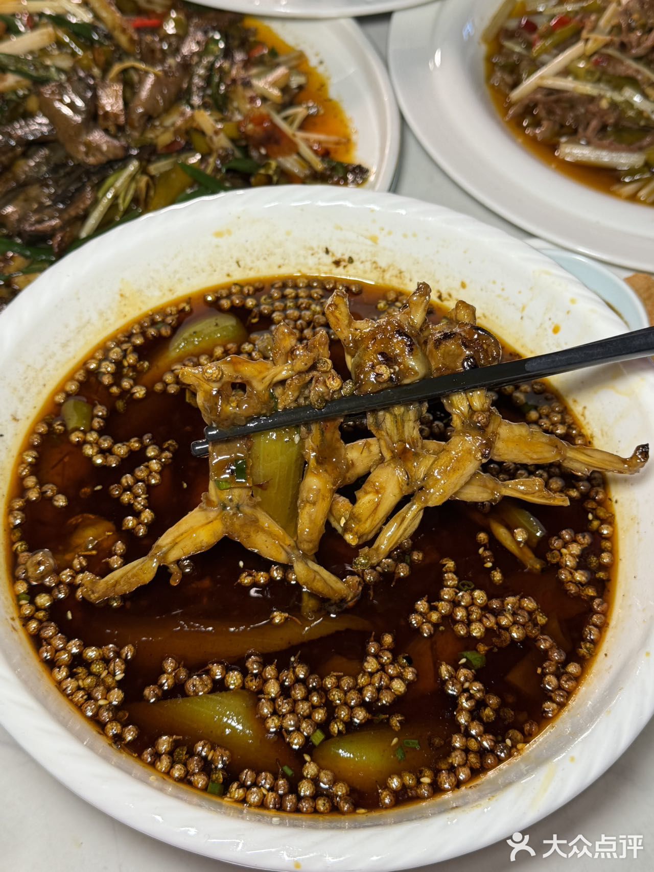 便能邂逅一家满是惊喜的江景餐厅。宽敞的大露台