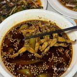 便能邂逅一家满是惊喜的江景餐厅。宽敞的大露台