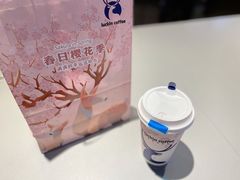 -瑞幸咖啡(岳家嘴地铁站店)