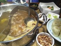 -左庭右院鲜牛肉火锅(金山万达店)