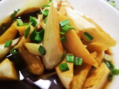 -大树下饭店(春晓镇慈岙社区卫生服务站南)