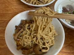 -松树干拌面店