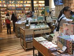 -猫的天空之城概念书店(杭州南宋御街店)