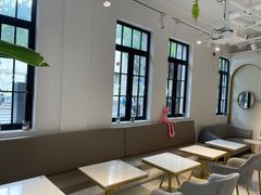 -Fridi Patisserie Cafe