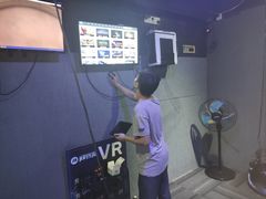 -VR 间客漫·PS电玩·虚拟现实包间游戏电竞(街道口店)