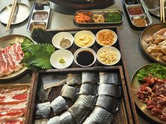 -围炉肉舍•炭烤活鳗•丹东海鲜烤肉(步行街店)