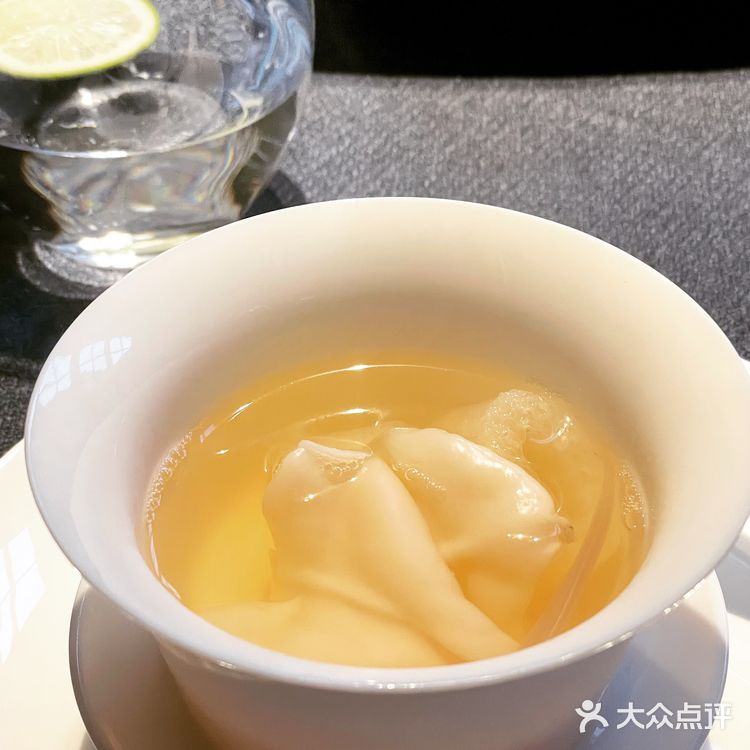 在新天地遇外滩