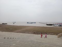 -巴陵广场