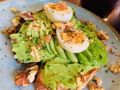 牛油果煮蛋吐司-RAC BAR(安福路店)