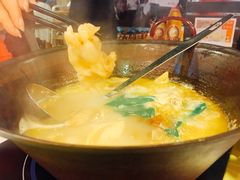 -鲜入围煮花胶鸡海鲜火锅