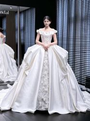 点击看大图 -Renee芮亦婚纱