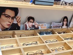 -豪门视光·星趣控·蔡司依视路眼镜代理商(中央大街店)