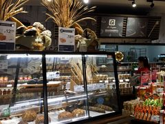 面包甜点陈列柜-WHEAT&BAKER-麥(凯德来福士店)