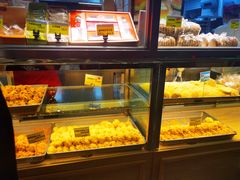 面包甜点陈列柜-鲍师傅糕点(江苏路店)