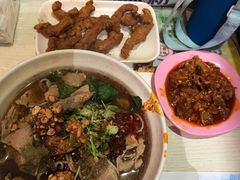 -爆炸头阿姨小四川正宗川味小吃(无任何分店)