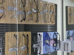 -翰佐蔡司小乐圆·依视路星趣控·暴龙眼镜折扣店