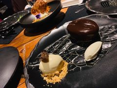 焦糖苹果配山核桃及香草奶油慕斯-AZUL by FUEL蓝色·法式酒馆(琶醍店)