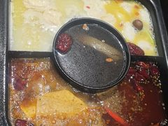 -老牌坊云南鱼豆花火锅(爱建店)