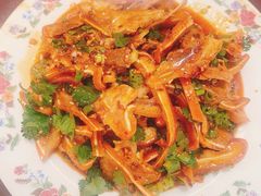 -巍山𤆵肉饵丝
