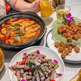 来三亚旅游的宝子们码住️他们家一到饭点就得排队了