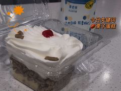-红宝石·鲜奶小方·海派西点房(南丹店)