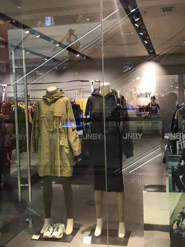jnby(万达广场店)-"店在万达广场,风格挺多的,款式也不错.