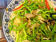 蒜苔炒肉盖浇面-河州春清真西北特色美食(虎踞路店)