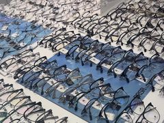 -J-Optical佳视明眼镜·蔡司视觉(青岛金茂览秀城店)