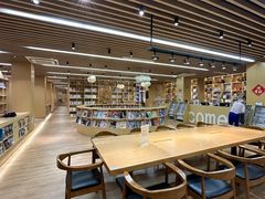 -漕河泾街道图书馆(漕河泾社区文化活动中心店)