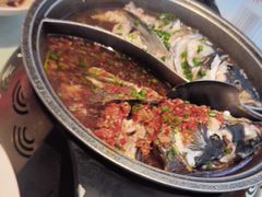 -阿瓦山寨·湘菜现炒·剁椒鱼头王(咸阳总店)