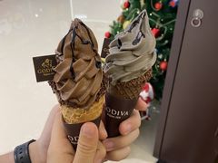 浓醇黑巧味软冰淇淋-GODIVA(海岸城店)