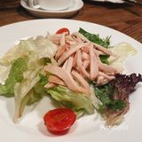花园里的德国啤酒餐厅[啤酒]烤猪肘的绝配是酸菜！