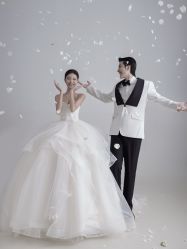 点击看大图 -至臻微拉婚纱摄影