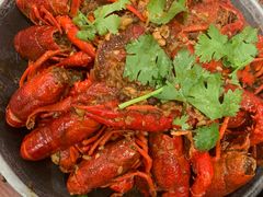 -何妹湿辣牛肉·粤式烧烤砂煲(桂雅路店)