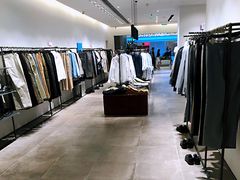 -URBAN REVIVO(高德置地广场·春广场店)