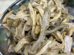 芋头梗-美兰春记食店·龙舌坡红烧牛肉