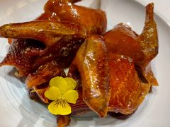 玻璃皮烤乳鸽-富力丽思卡尔顿酒店·丽轩中餐厅