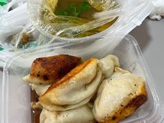 -黄阿姨锅贴大王(万航渡路店)