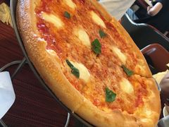 马苏里拉披萨-WOLFGANG PUCK KITCHEN & BAR(迪士尼小镇店)