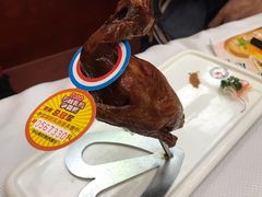 脆皮嫩香乳鸽-威尼斯西餐厅(东区店)
