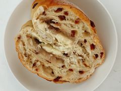 芋泥三角芝士欧包-Juicy Bakery(大学路店)