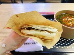 传统腊汁肉夹馍-忆秦时(银泰in77店)