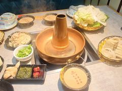 -洞庭洲·防空洞火锅·铜锅涮肉·烧烤(新百广场店)