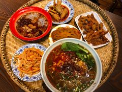 -爆炸头阿姨小四川正宗川味小吃(无任何分店)