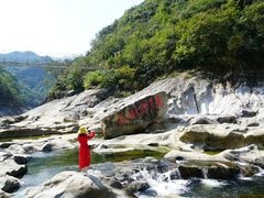 -燕子河大峡谷天坑仙境