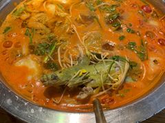 -野山舂·贵州现舂酸汤火锅(鸿通城店)