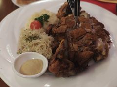 德式烤猪肘配酸菜土豆泥-申德勒加油站西餐厅(日坛路总店)