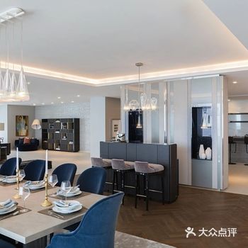 顶层公寓的数量极其有限,是奢华的巅峰之作